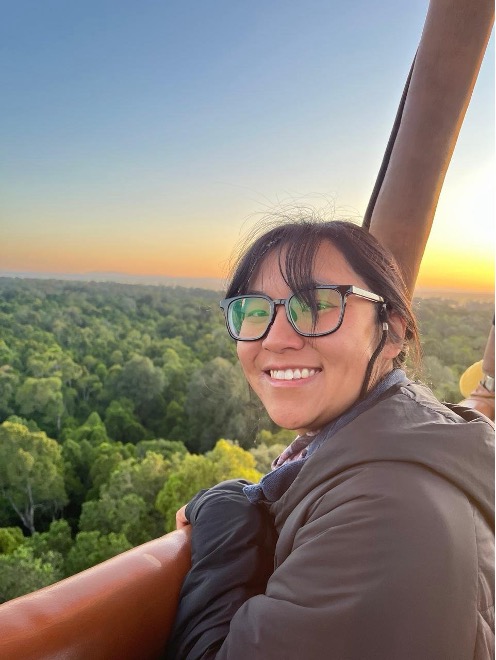 Instructor on a hot air balloon over the Mara